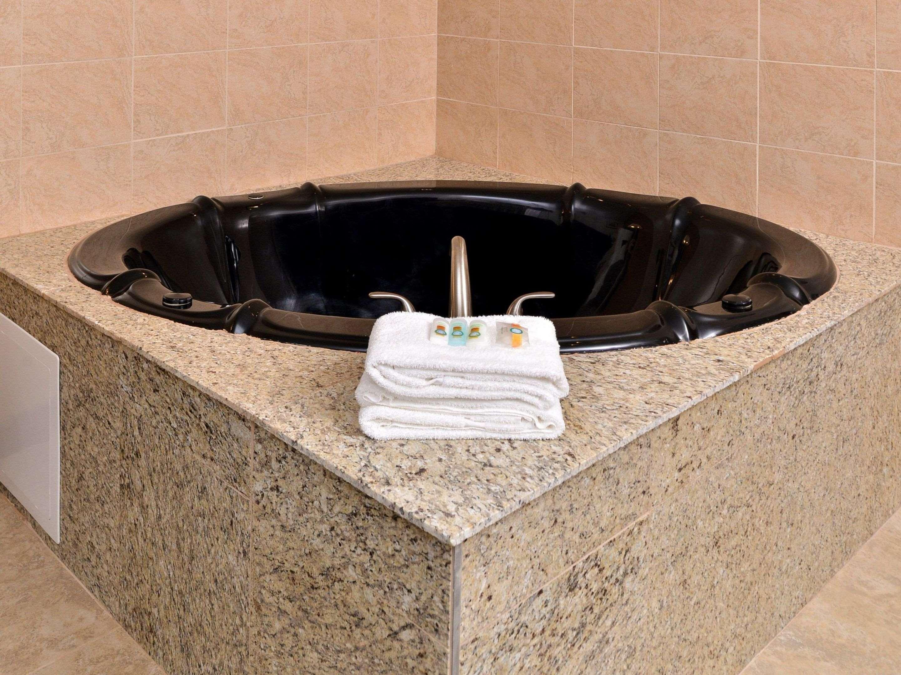 Quality Inn & Suites Matteson Near I-57 Zewnętrze zdjęcie
